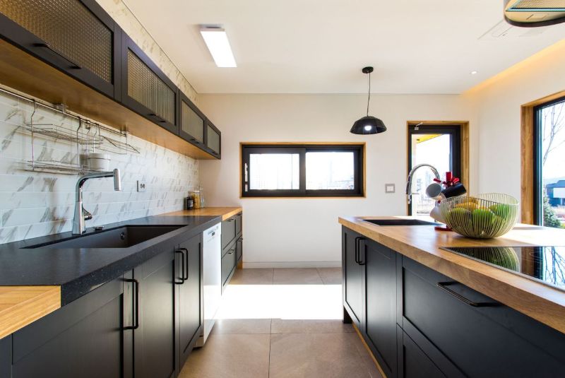 Ấn tượng với căn bếp không gian mở theo phong cách Galley