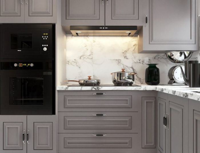 Cánh tủ đều có tay nắm đẹp mắt đầy quý phái