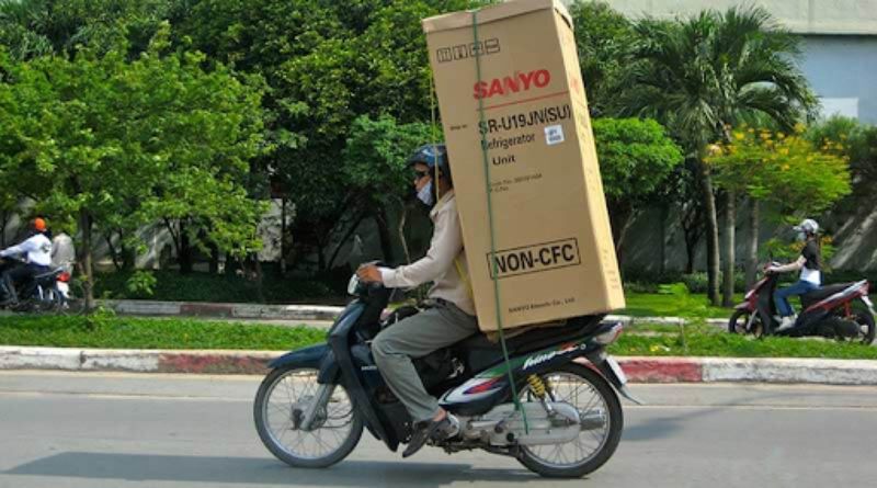 Cách chở tủ lạnh bằng xe máy đảm bảo an toàn
