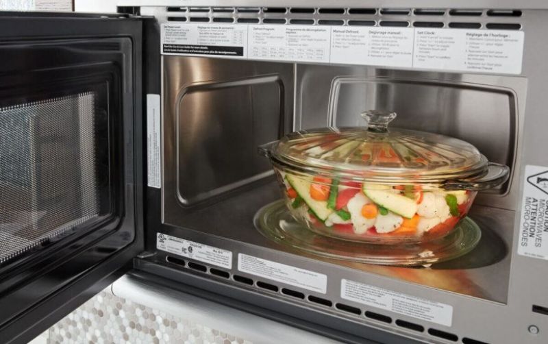 Nấu ăn bằng lò vi sóng có ảnh hưởng đến giá trị dinh dưỡng của thực phẩm không?