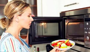 Tại sao lò vi sóng không nóng? Cách khắc phục ra sao?