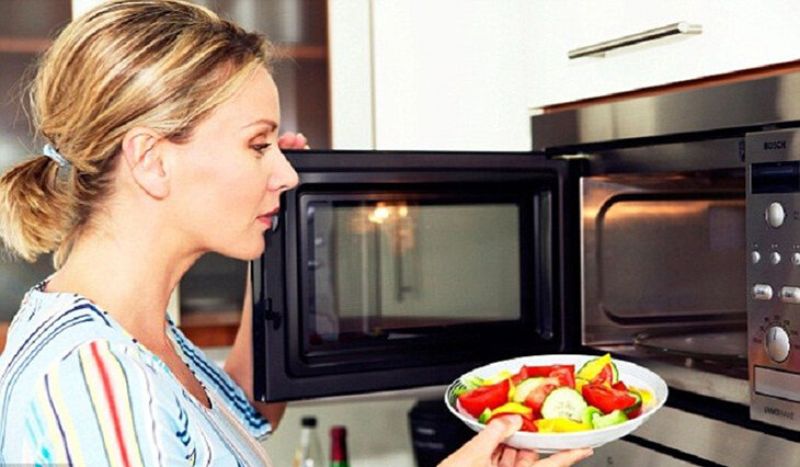 Tại sao lò vi sóng không nóng? Cách khắc phục ra sao?