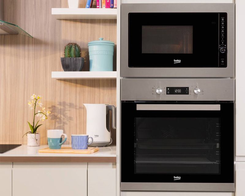 Đặt lò vi sóng trên lò nướng