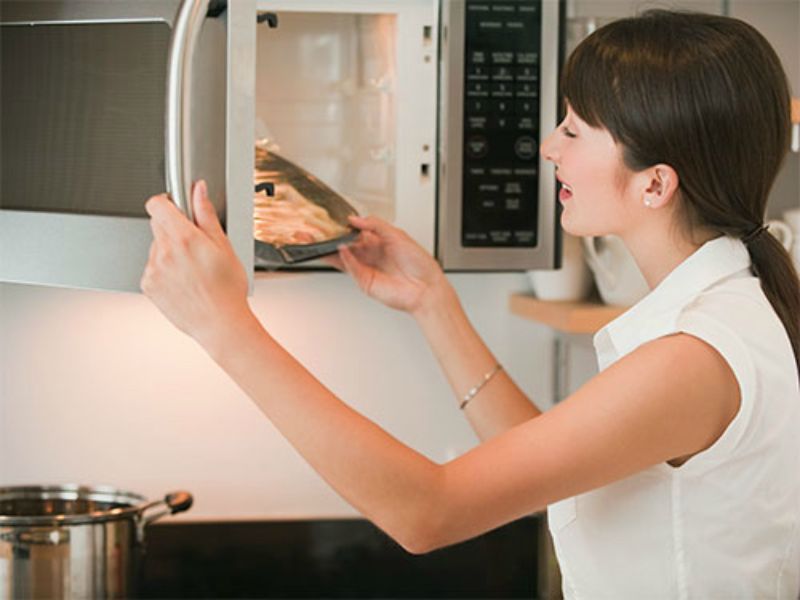 Những lưu ý khi dùng lò vi sóng bạn không nên bỏ qua